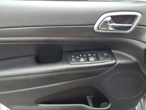 Used 2018 Jeep Grand Cherokee Altitude image 13