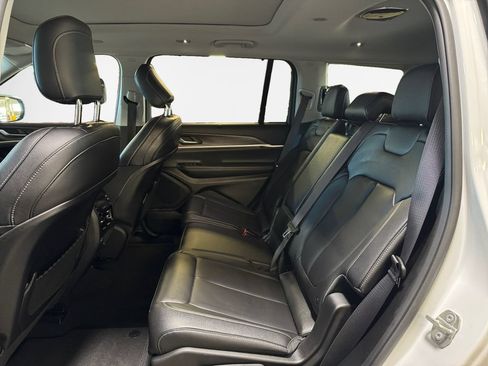 Used 2023 Jeep Grand Cherokee L Limited w/ Luxury Tech Group II AWD/4WD image 24