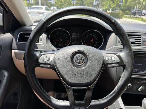 Used 2017 Volkswagen Jetta SE FWD image 48