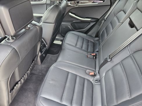 Certified 2026 Porsche Macan AWD/4WD image 28