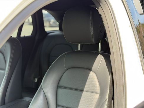 Used 2021 Mercedes-Benz GLC 300 4MATIC image 6