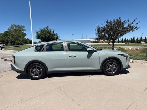Used 2025 Kia K4 FWD image 15