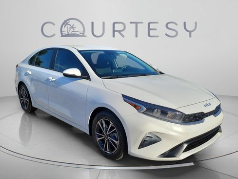 Used 2023 Kia Forte LXS w/ LXS Technology Package FWD image 5