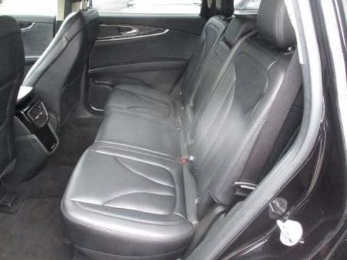 Used 2022 Lincoln Nautilus FWD w/ Premium Package image 6