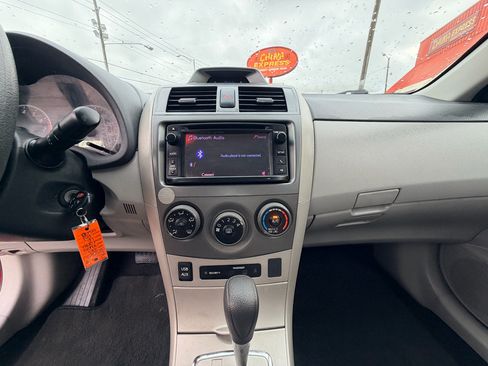Used 2013 Toyota Corolla LE FWD image 17