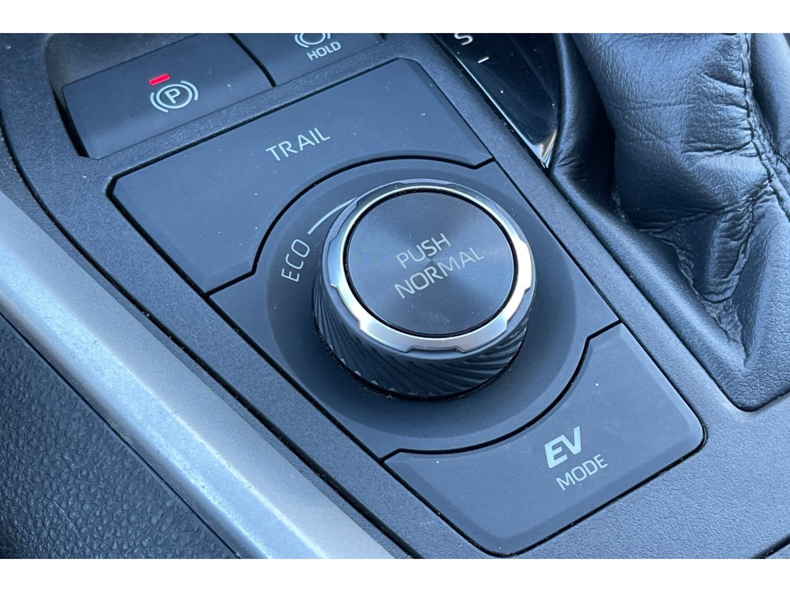 Used 2023 Toyota RAV4 LE AWD/4WD image 31