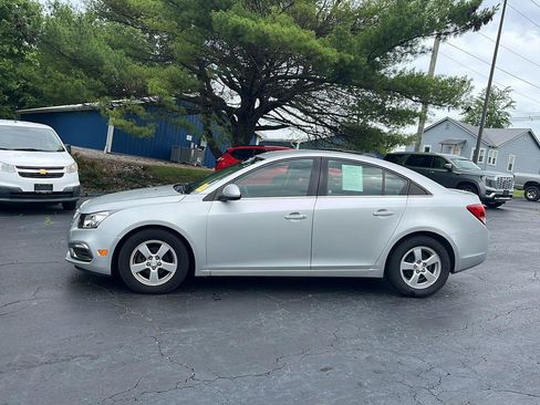 Used 2015 Chevrolet Cruze LT FWD image 2