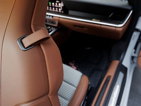 Certified 2023 Porsche 911 Sport Classic image 39