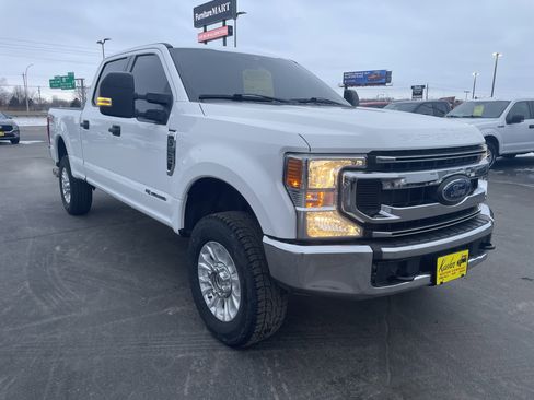 Used 2022 Ford F250 XLT w/ FX4 Off-Road Package image 2