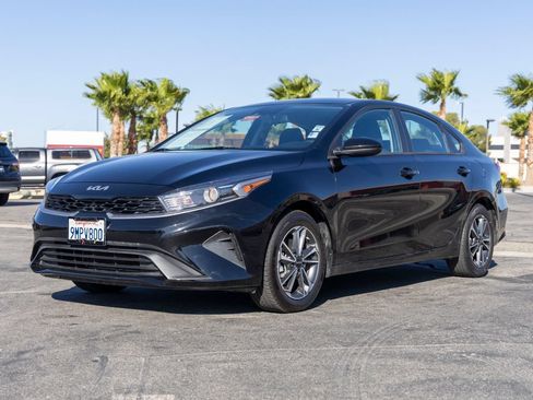 Used 2023 Kia Forte LXS FWD image 2