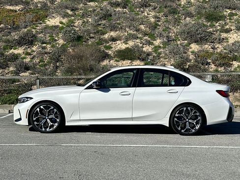 Used 2025 BMW 330i Sedan w/ M Sport Package image 9