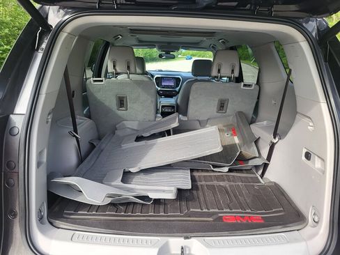 Used 2018 GMC Acadia SLT w/ LPO, Floor Liner Package FWD image 10