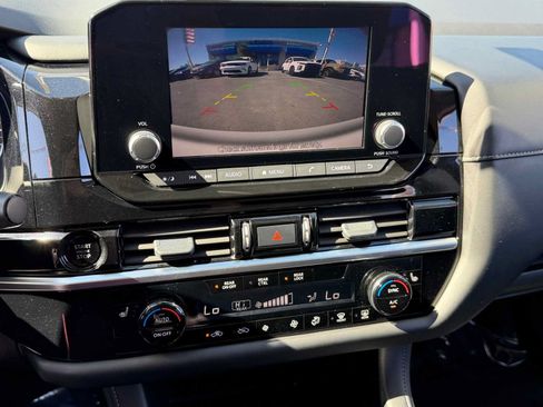 Used 2025 Nissan Pathfinder SV FWD image 20