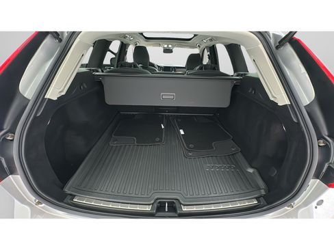 Used 2023 Volvo XC60 B5 Plus AWD/4WD image 21