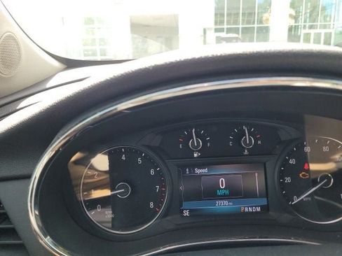 Used 2021 Buick Encore Preferred AWD/4WD image 17