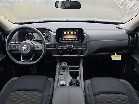 Used 2025 Nissan Pathfinder S image 8