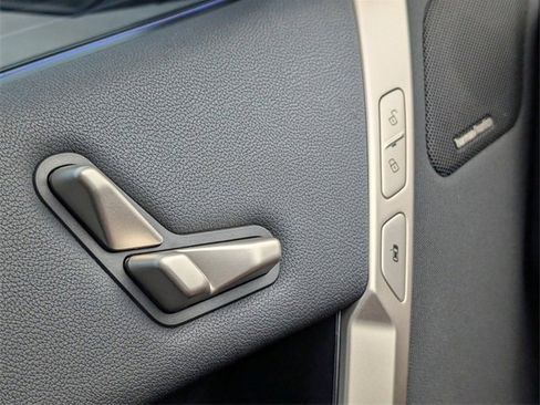 Used 2025 BMW iX xDrive50 w/ Sport Package image 21