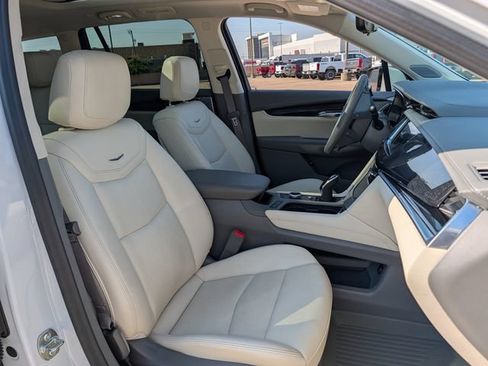 Used 2025 Cadillac XT6 Premium Luxury w/ Technology Package FWD image 26