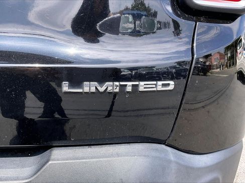 Used 2017 Jeep Renegade Limited FWD image 8