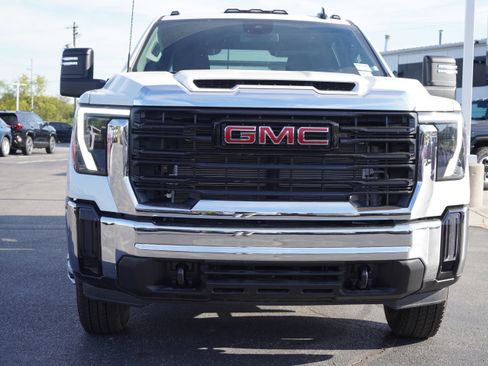 New 2025 GMC Sierra 3500 Pro w/ Convenience Package AWD/4WD image 2