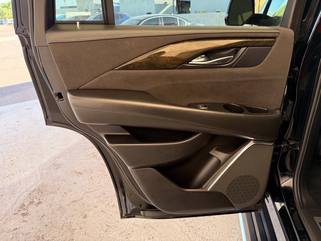 Used 2018 Cadillac Escalade Platinum AWD/4WD image 23