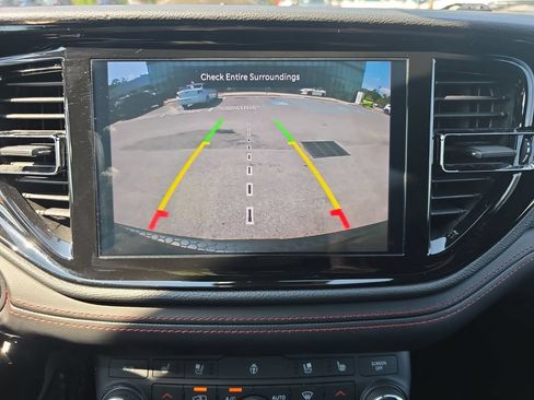 Used 2024 Dodge Durango GT RWD image 9