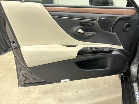 Certified 2025 Lexus ES 350 w/ Accessory Package (Z2) FWD image 14