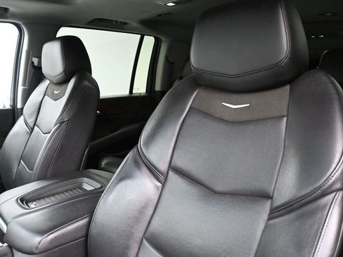 Used 2019 Cadillac Escalade ESV Luxury AWD/4WD image 7