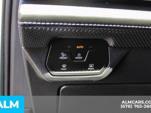 Used 2025 Volkswagen Atlas SE FWD image 30