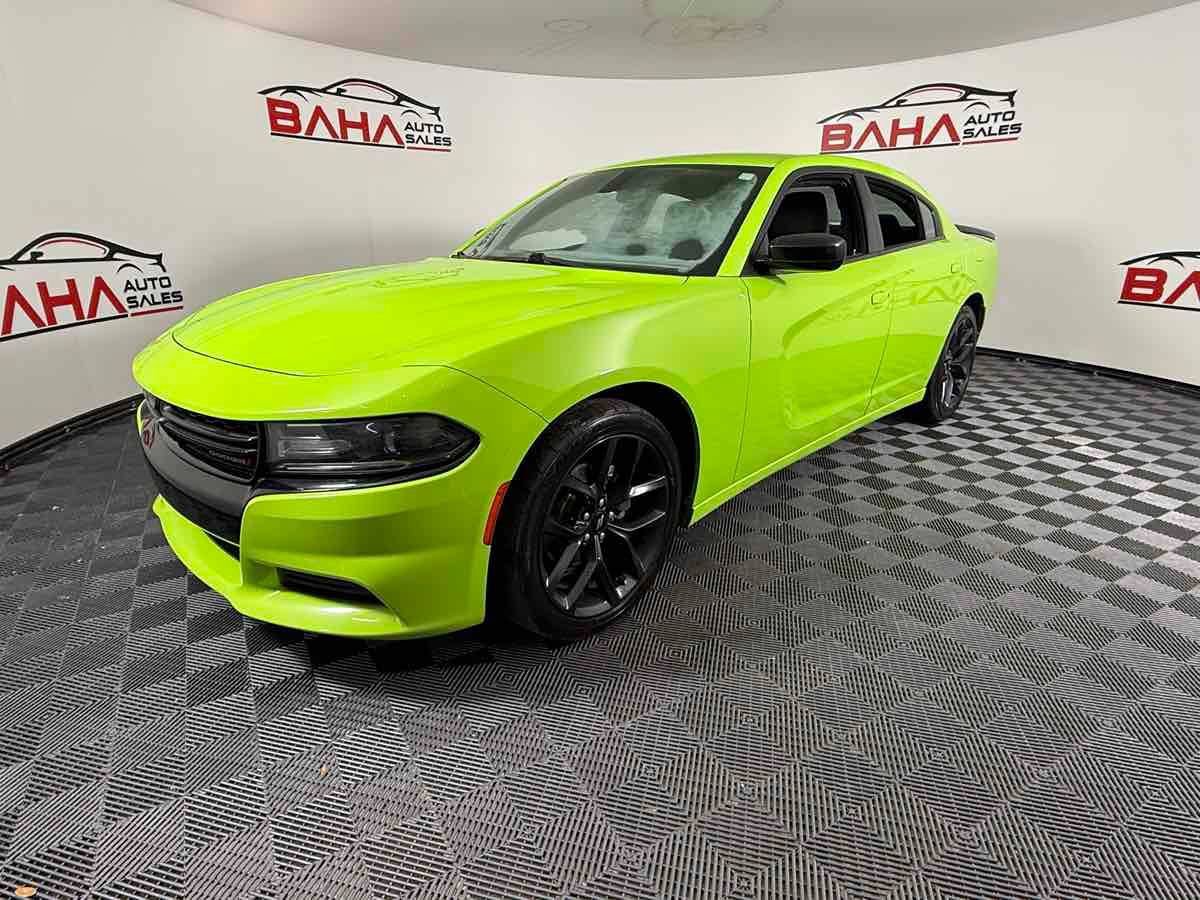 Used 2019 Dodge Charger SXT w/ Blacktop Package RWD image 5