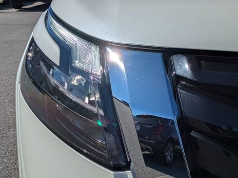 Used 2024 Nissan Pathfinder SV w/ SV Premium Package image 10