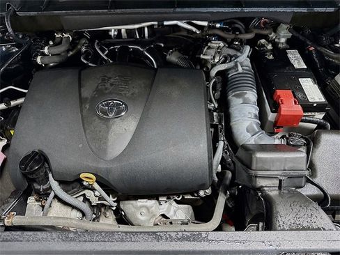 Used 2022 Toyota Highlander L image 9