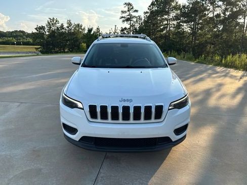 Used 2020 Jeep Cherokee Latitude FWD image 3