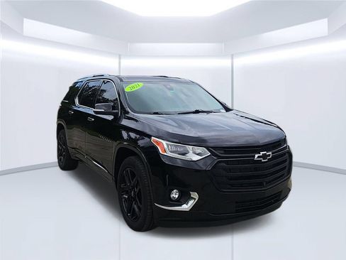 Used 2021 Chevrolet Traverse Premier w/ LPO, Black Accent Package FWD image 3