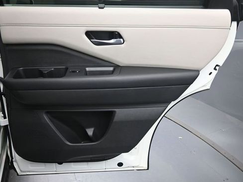 Used 2023 Nissan Pathfinder SL w/ SL Premium Package FWD image 28