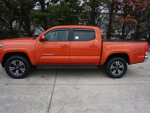 Used 2017 Toyota Tacoma SR5 image 18