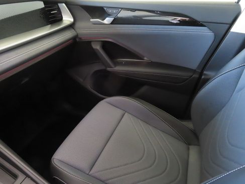 New 2026 Volkswagen Tiguan SE image 21