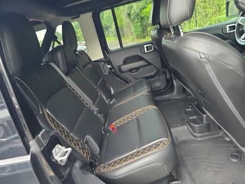 Used 2022 Jeep Wrangler Unlimited Sahara AWD/4WD image 17