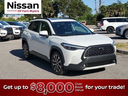 Used 2023 Toyota Corolla Cross XLE image 1