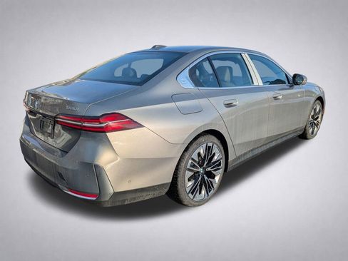 New 2026 BMW 530i xDrive w/ Premium Package AWD/4WD image 4