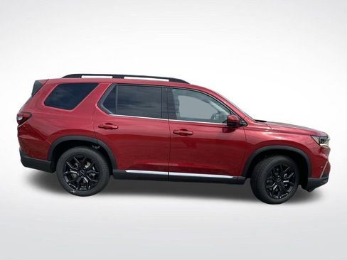 New 2025 Honda Pilot Touring image 2
