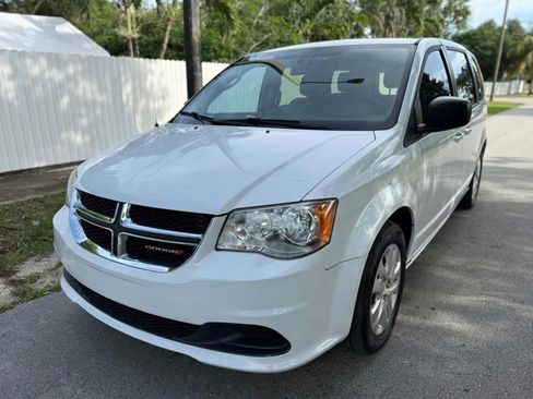 Used 2018 Dodge Grand Caravan SE image 4