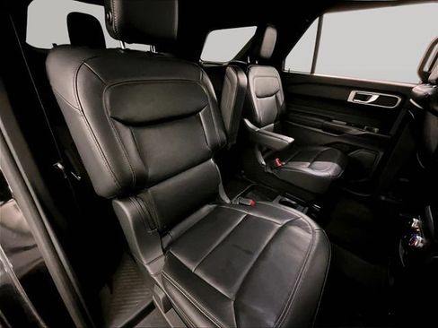 Used 2020 Ford Explorer XLT w/ Equipment Group 202A AWD/4WD image 26