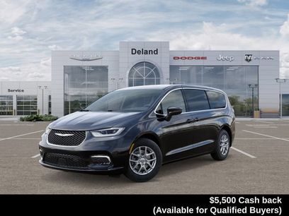 New 2026 Chrysler Pacifica Select