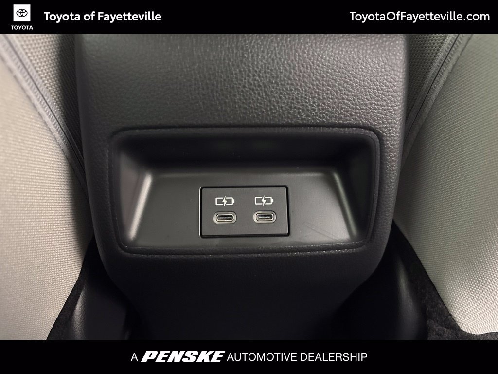 Used 2027 Toyota Corolla LE FWD image 17