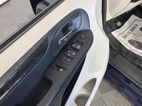 Used 2013 Dodge Grand Caravan SE image 23