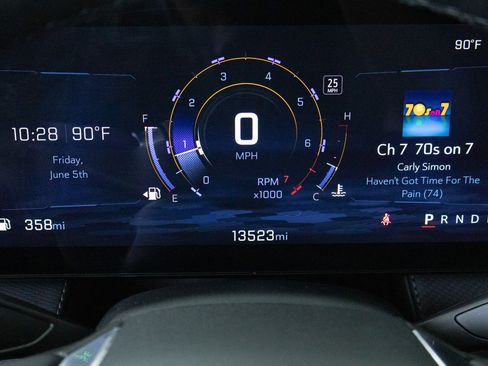 Used 2025 Chevrolet Equinox LT w/ Safety and Technology Package FWD image 17