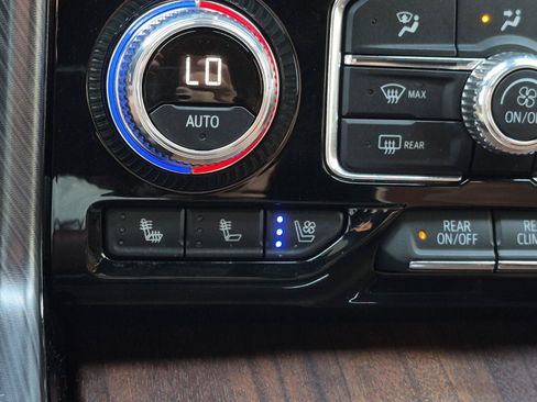 Used 2023 GMC Yukon Denali Ultimate AWD/4WD image 40