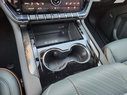 New 2026 GMC Yukon AT4 w/ LPO, Floor Liner Package image 15