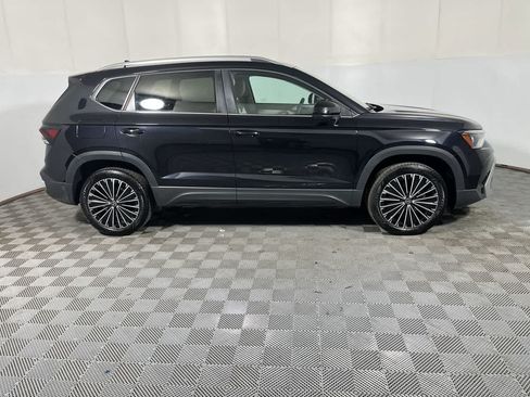 Used 2025 Volkswagen Taos SE FWD image 9